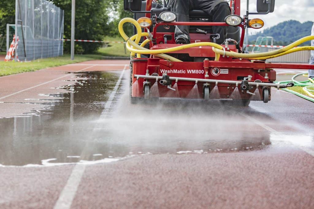 Sportplatz Rennstrecken reinigung