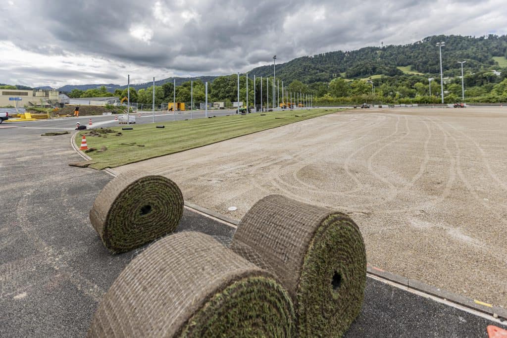 gelagerter Rollrasen