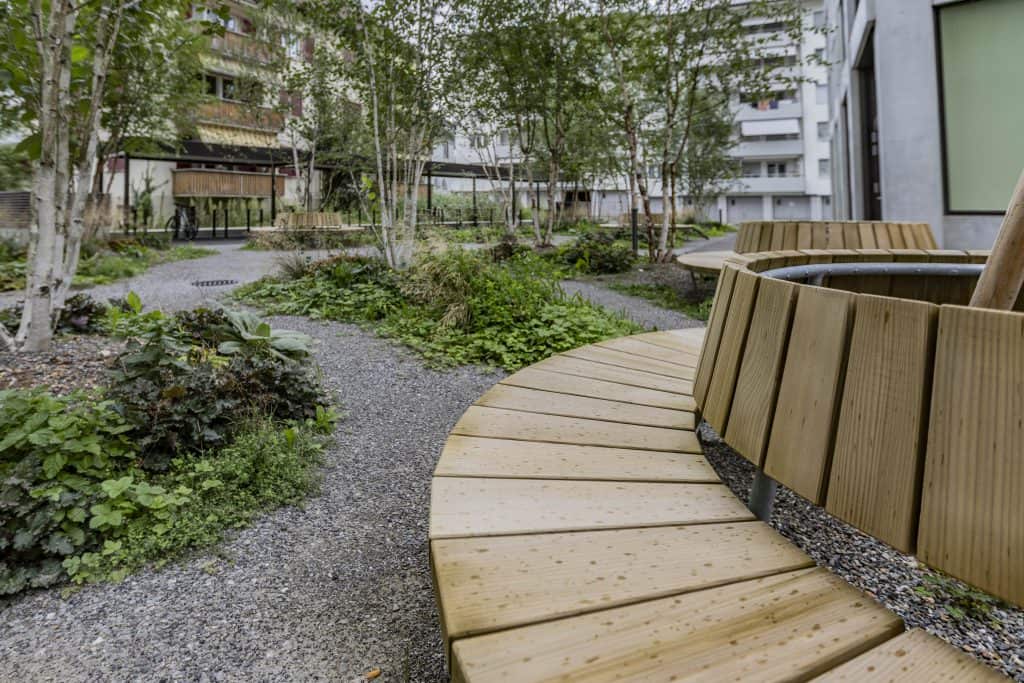 Neuhausen Ost Innenhof Bänke